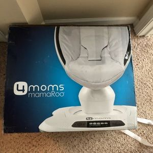 4moms 2015 mamaRoo Baby Swing